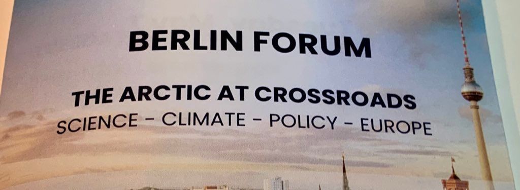Ein Buch mit dem Titel Berlin Forum Die Arktis am Scheideweg Wissenschaft Klimapolitik Europa