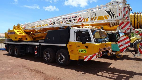 Truck mounted crane