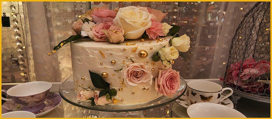 White Cake with real gold and fresh flowers