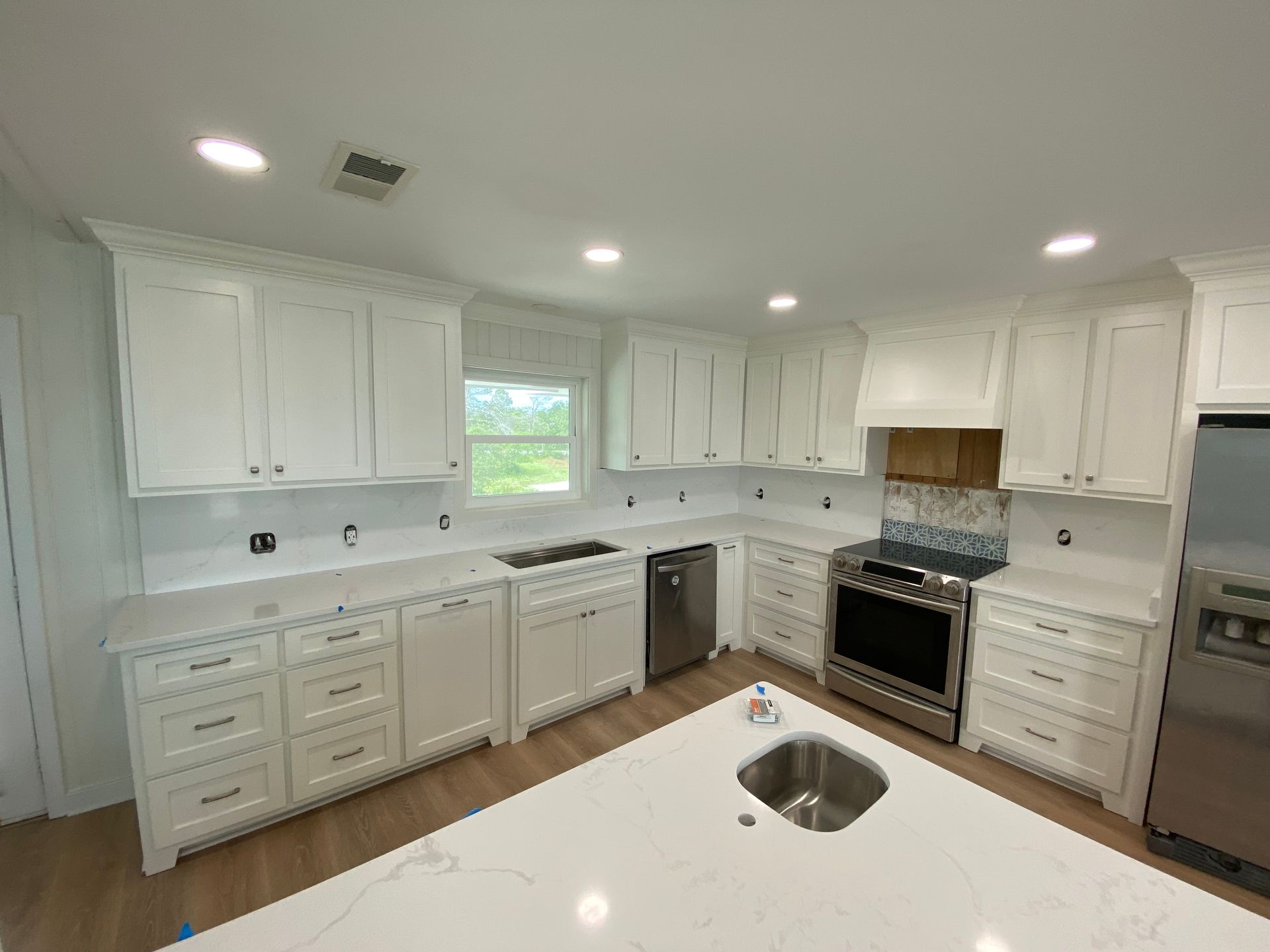 There is a table and bench in the kitchen.
