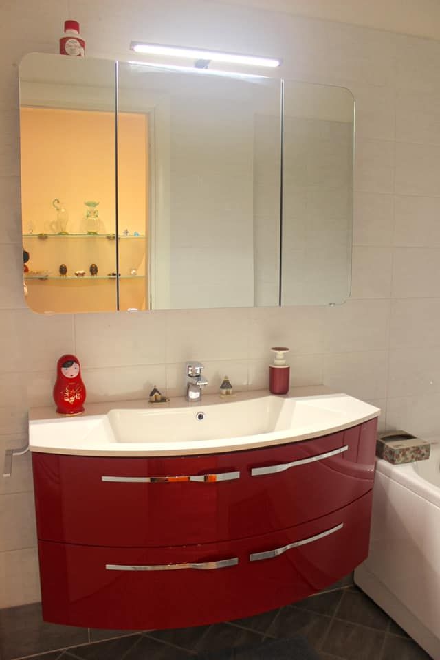mobile bagno rosso