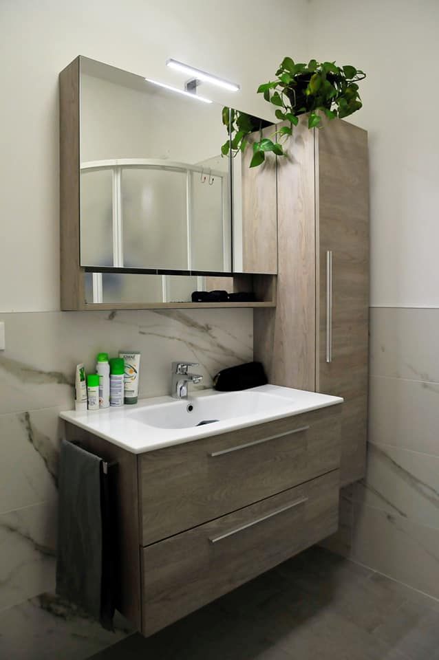 mobile bagno in legno