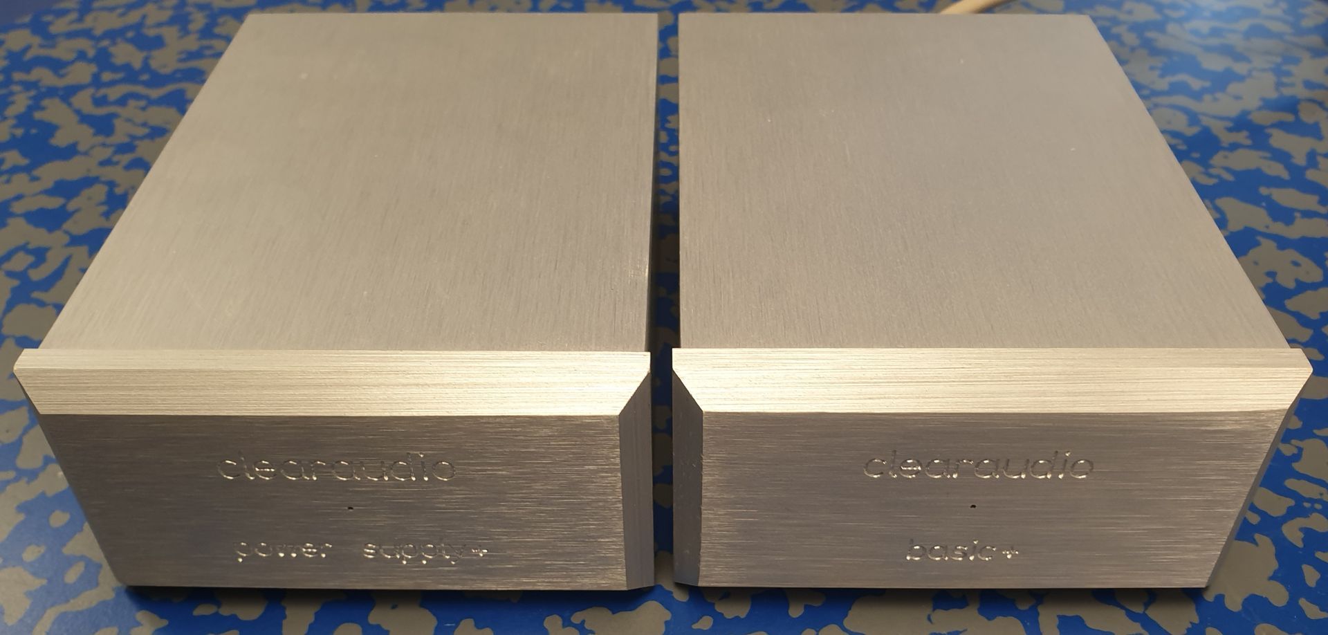 Clearaudio Basic + 2 box phono stage