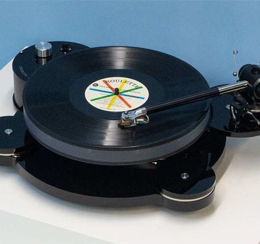 Origin Live Calypso turntable with Illustrious arm