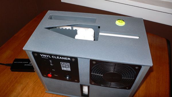 Audiodesk Systeme Automatic Vinyl cleaning machine.
