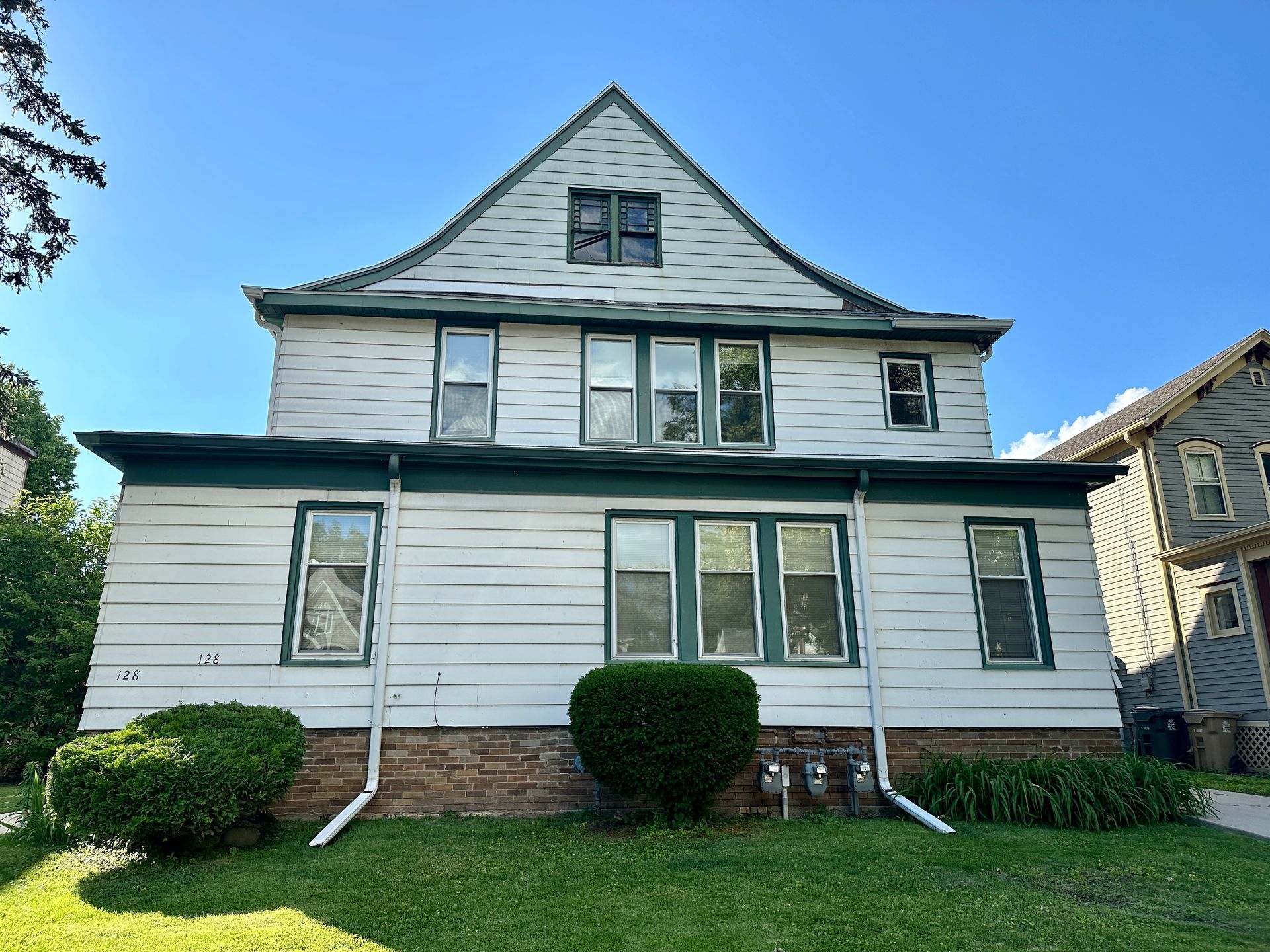 128/130 West Gilman Street