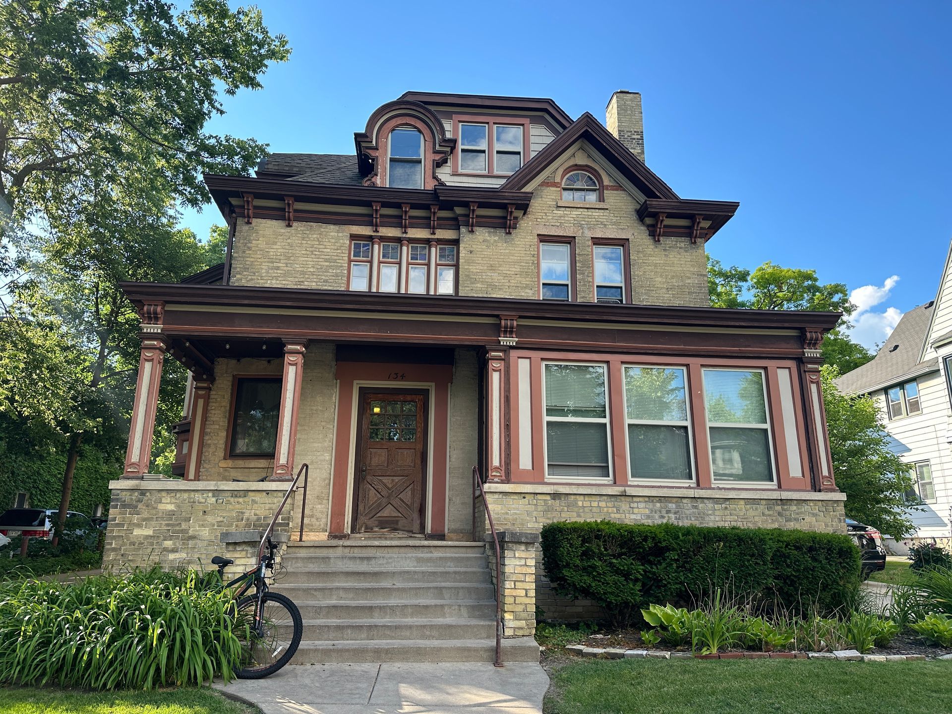 132/134 West Gilman Street