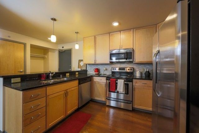 505 N Carroll apartment living space