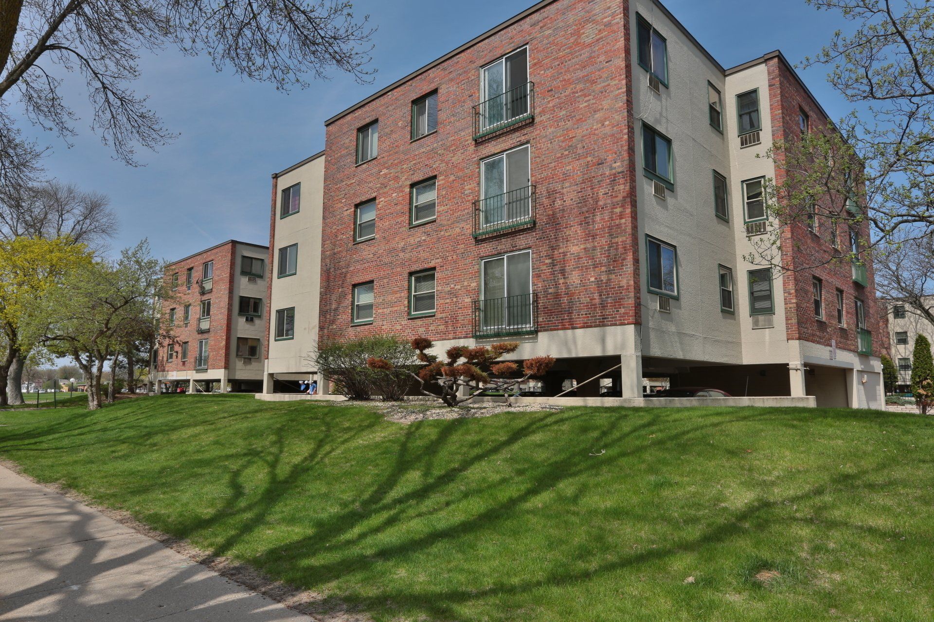 726 West Main Street - Parkview Apartments