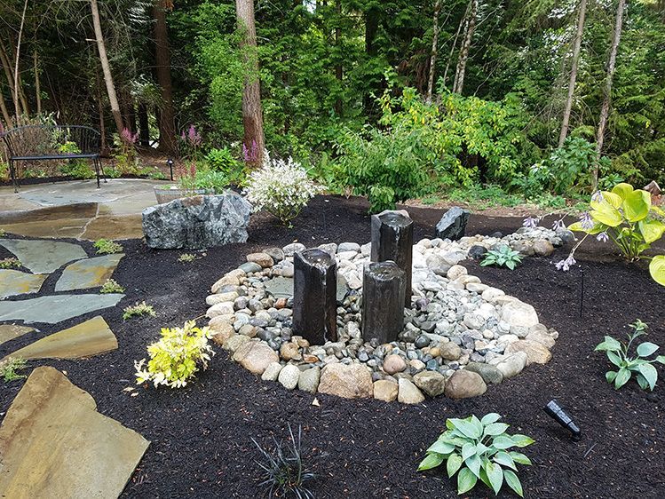 A garden with a fountain in the middle of it