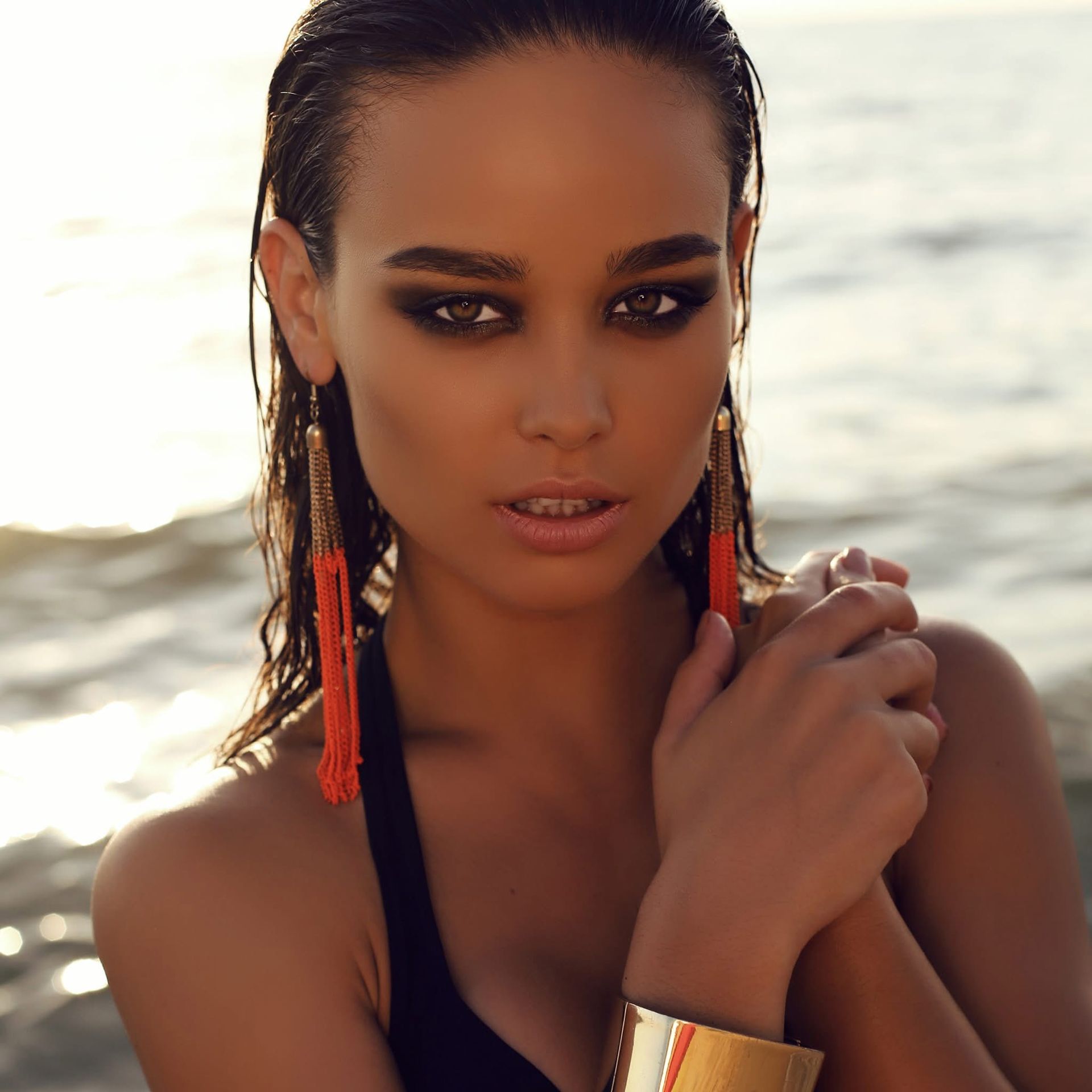 Capelli biondi corti e ricci