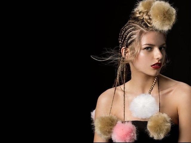 Acconciatura con treccine