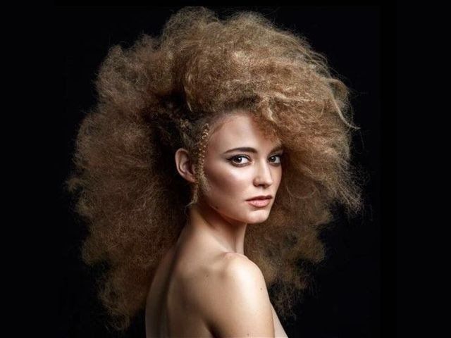 Acconciatura capelli ricci