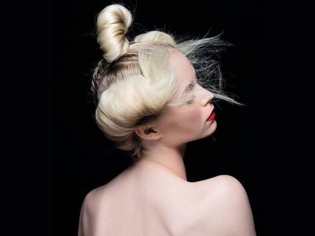 Acconciatura capelli biondi