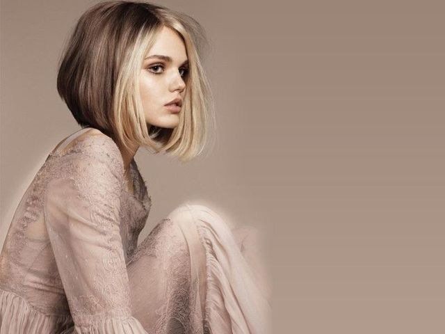 Capelli biondi a caschetto