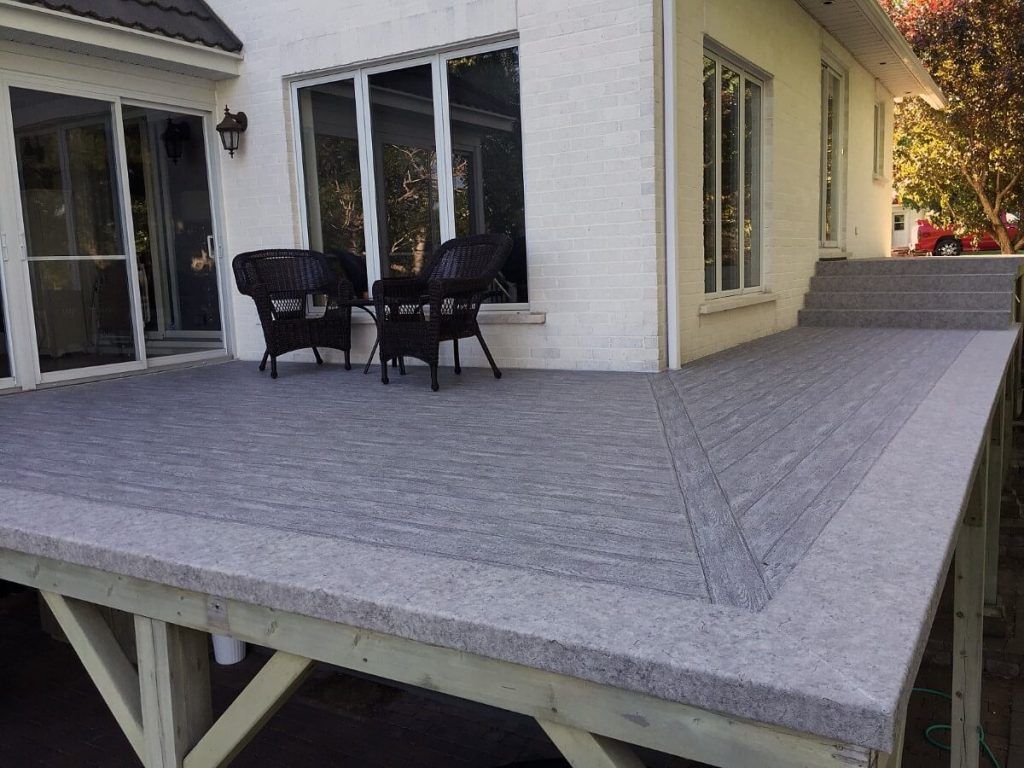 patio avec membrane de PVC grise