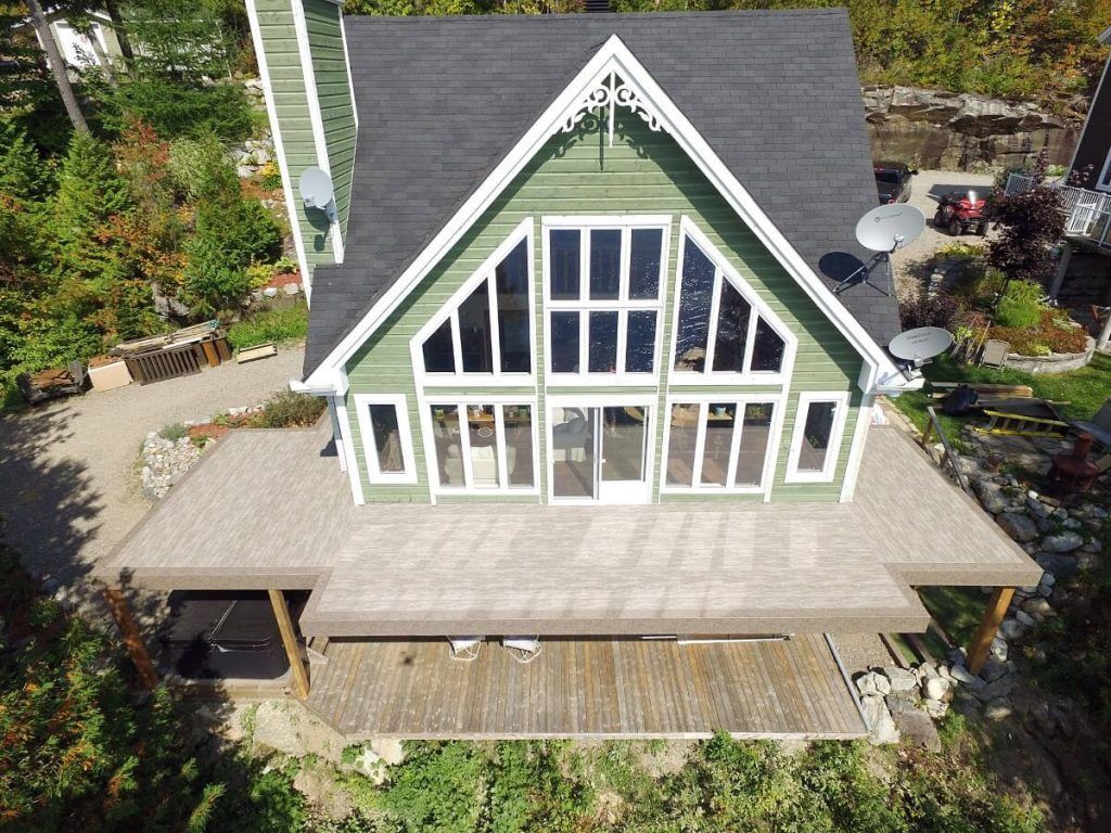 Grand patio avec membrane de PVC