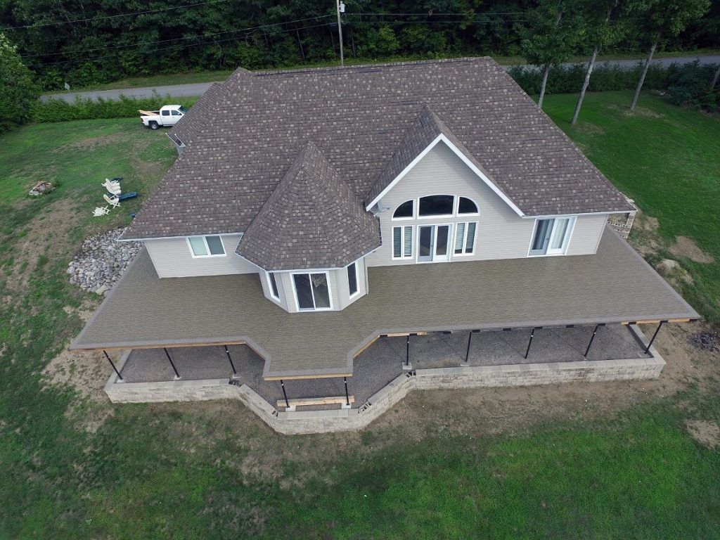 Très grande terrasse avec membrane de PVC
