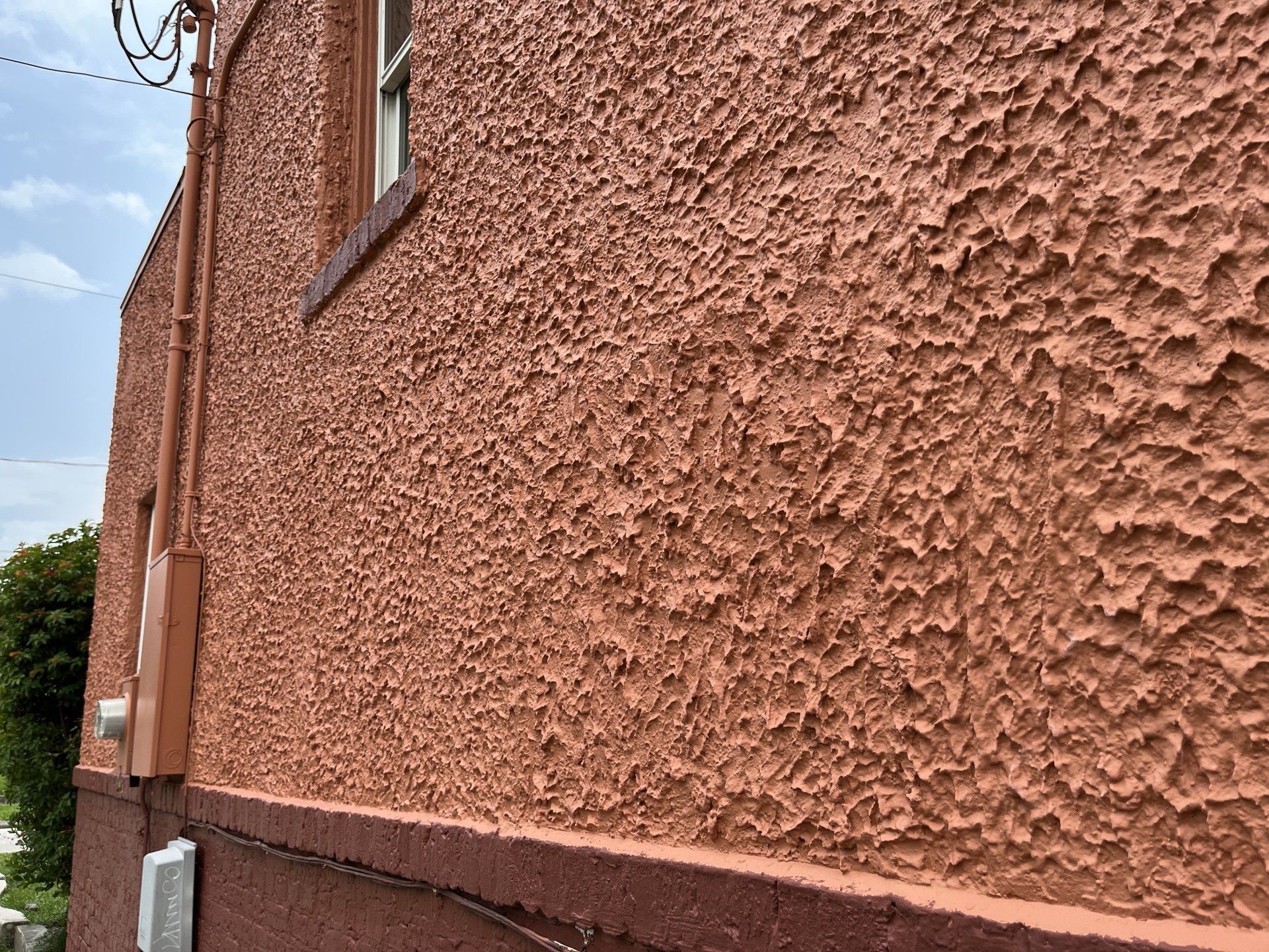 exaggerated rough stucco texture on small business exterior in South Tampa