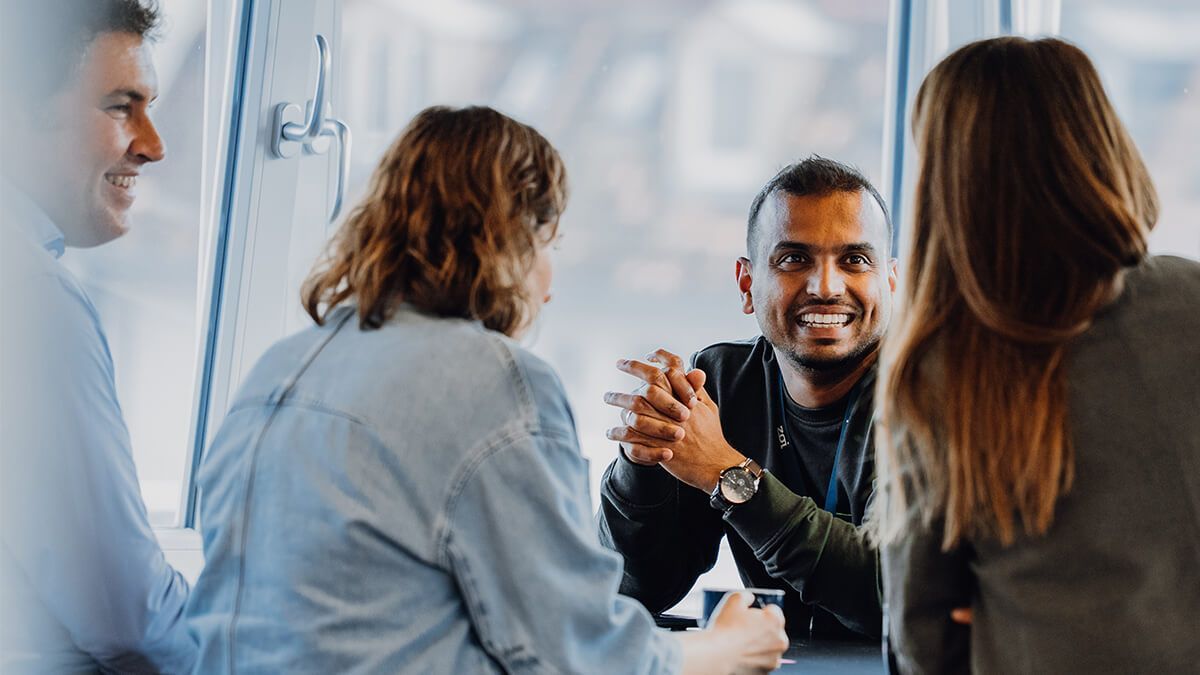 Ein Google Cloud-Logo ist von anderen Google Cloud-Symbolen umgeben.