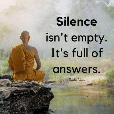 Monnik mediteert bij het water, tekst: 