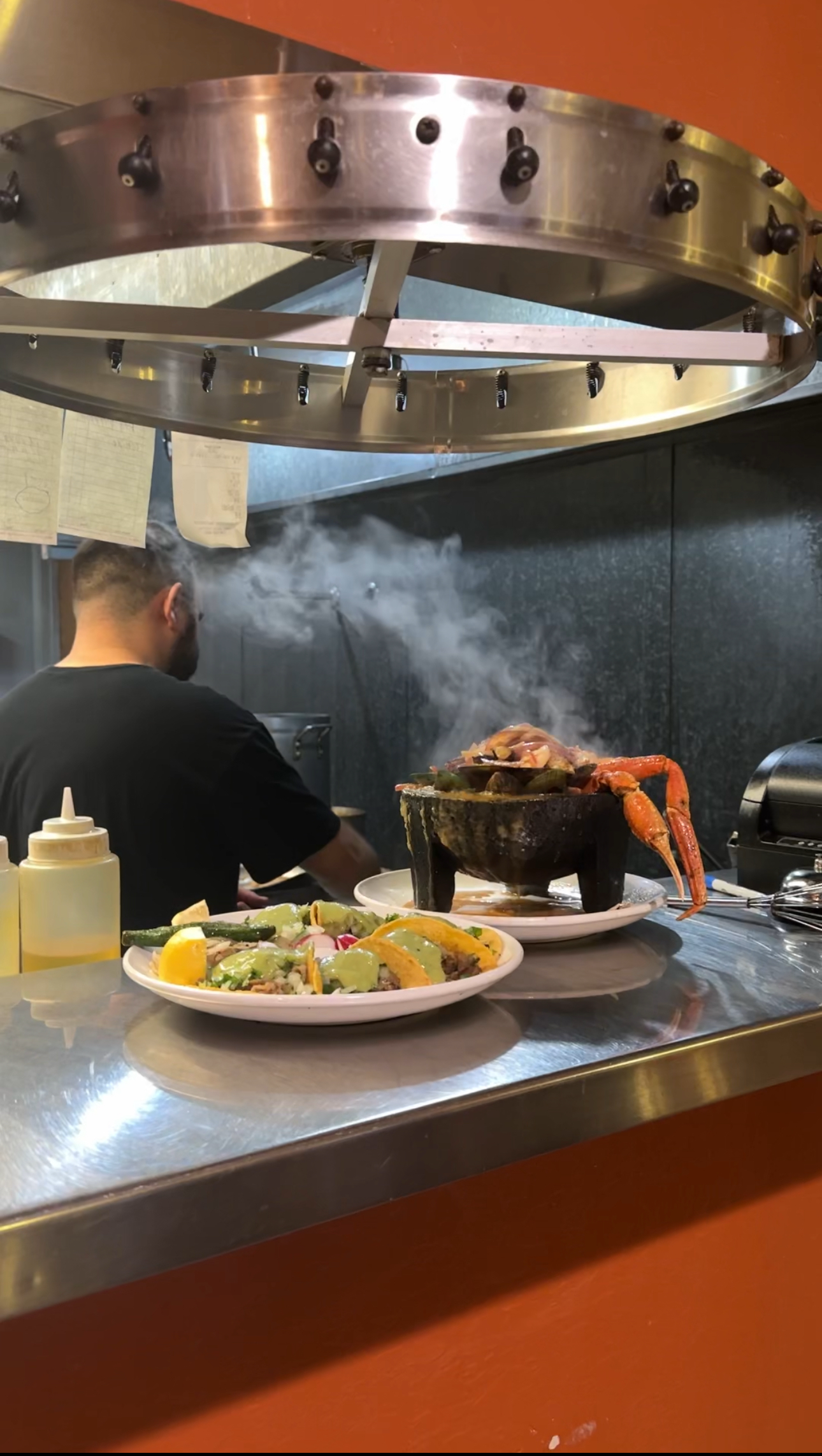 a building with a sign that says chido mariscos del mar a tu paladar