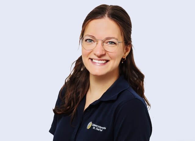 Kim Laura Schröders, Zahnärztin in Meinerzhagen