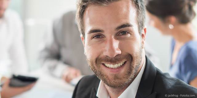 Zahnfarbene Füllungen für Schneide- und Eckzähne