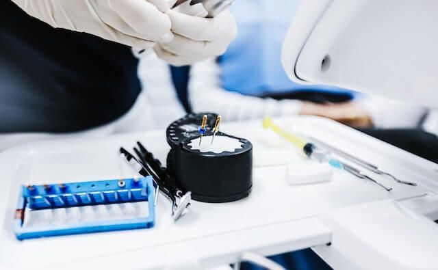 Instrumentarium für eine Wurzelbehandlung