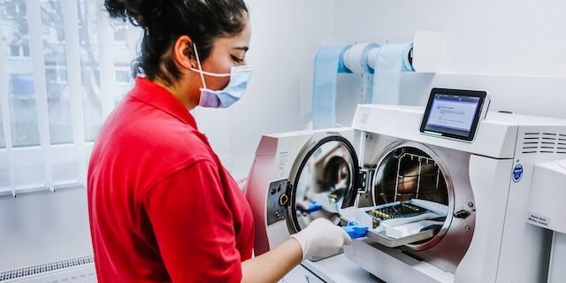 Für Ihre Sicherheit: Sterilisierte Behandlungsinstrumente