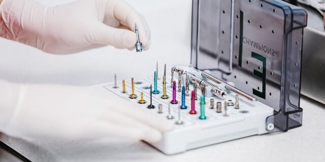 Zertifizierte Implantate renommierter Hersteller