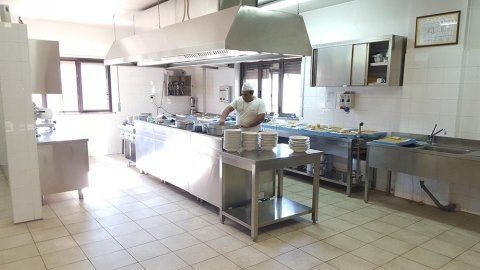 cucina di una casa di riposo