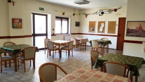 sala mensa di una casa di riposo