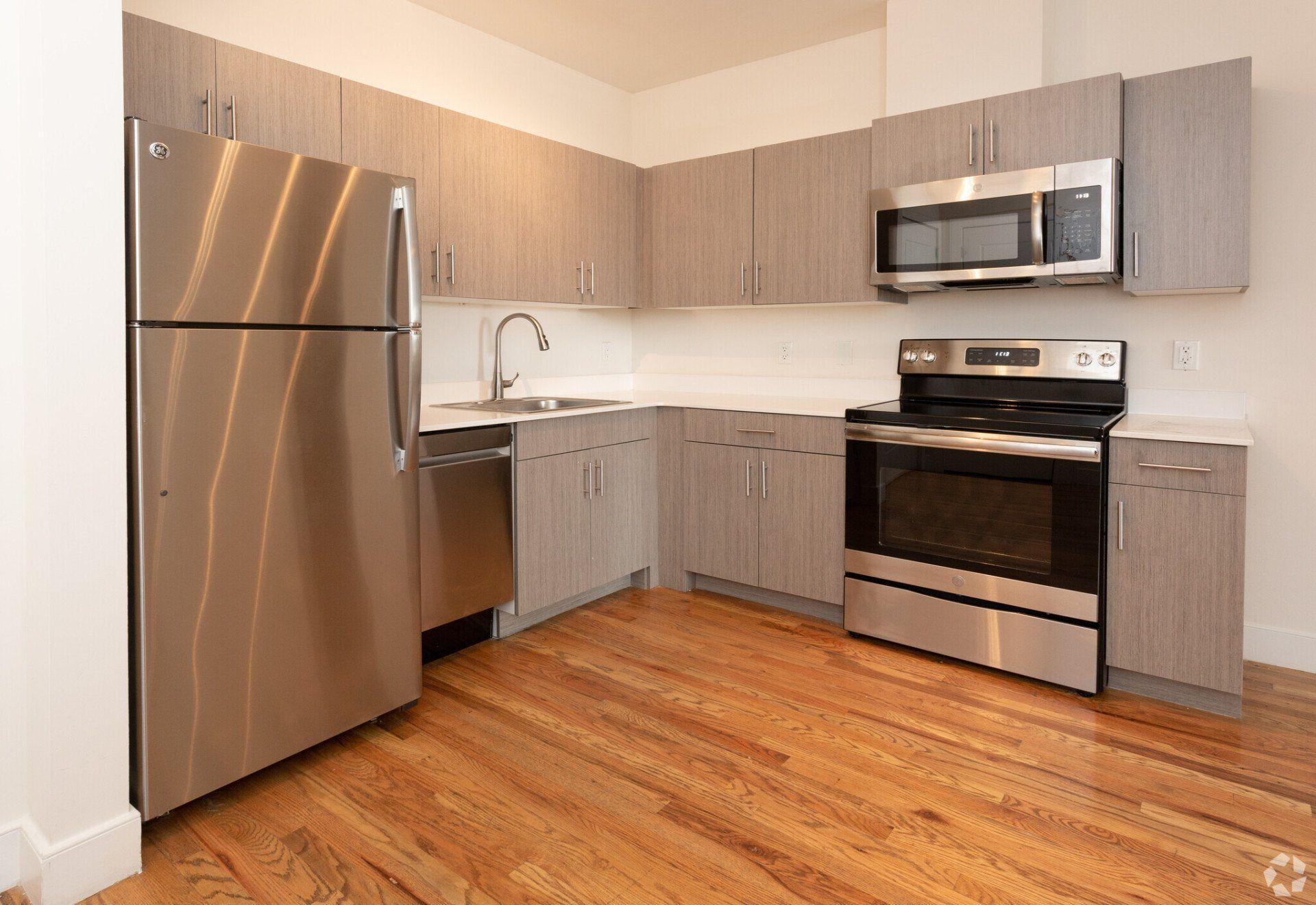 Meridian Park Ave building photos