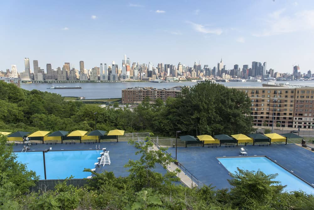 Meridian Park Ave building photos