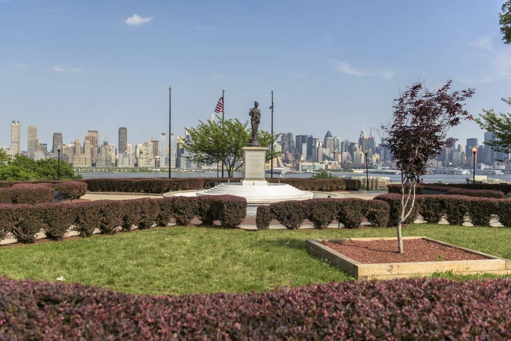 Meridian Park Ave building photos