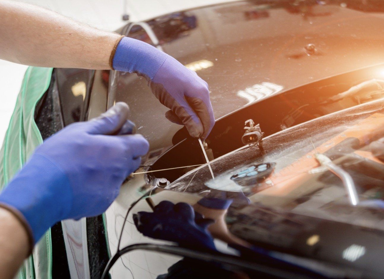 expert repairing windscreen using DIY kit