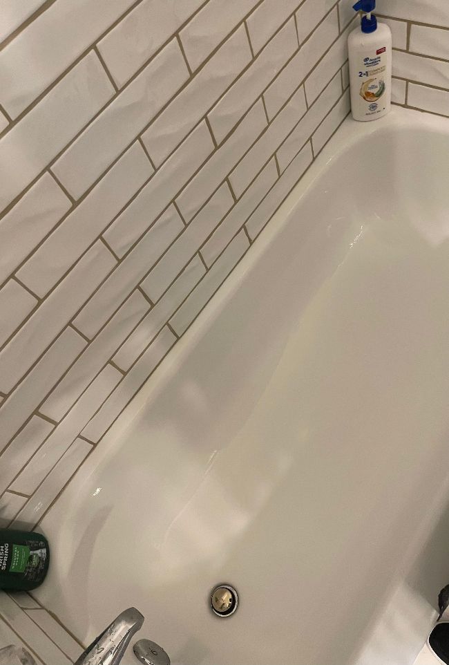 Deep Cleaning of Bathtub After