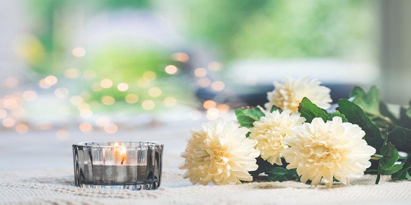 White flowers and candles for a Tacoma funeral memorial service