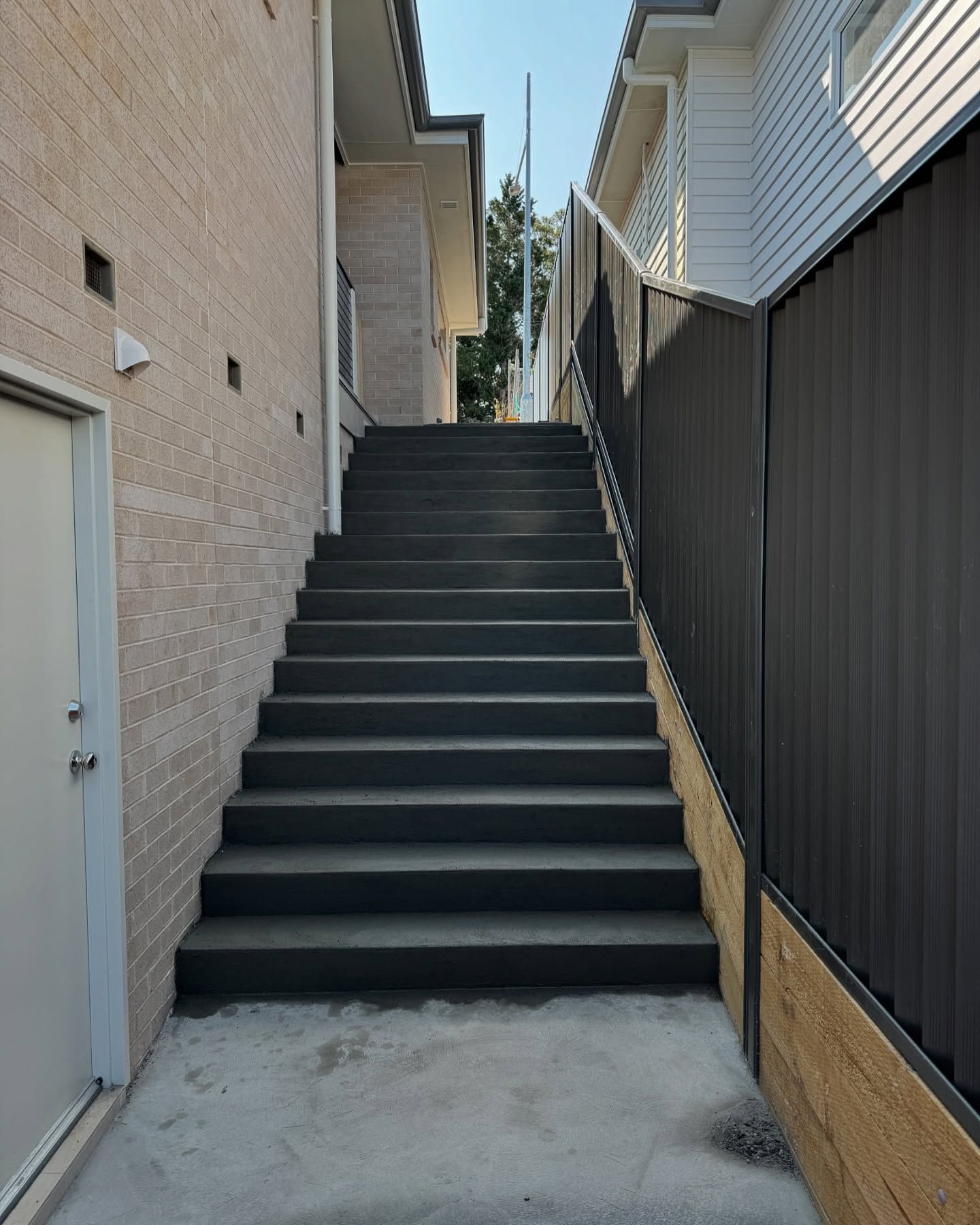 A Steep, Straight Set of Dark Grey Concrete Outdoor Stairs — JDB Concreting in Horsley, NSW
