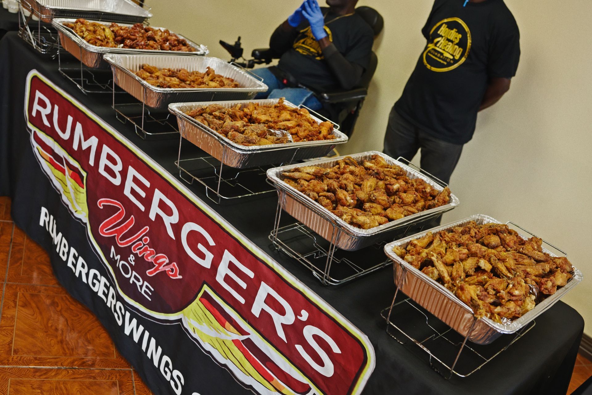 A table with a sign that says rumberger 's wings on it