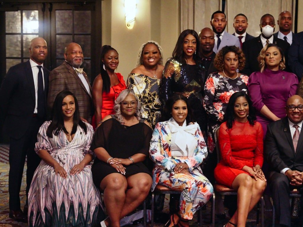 A group of people are posing for a picture together.