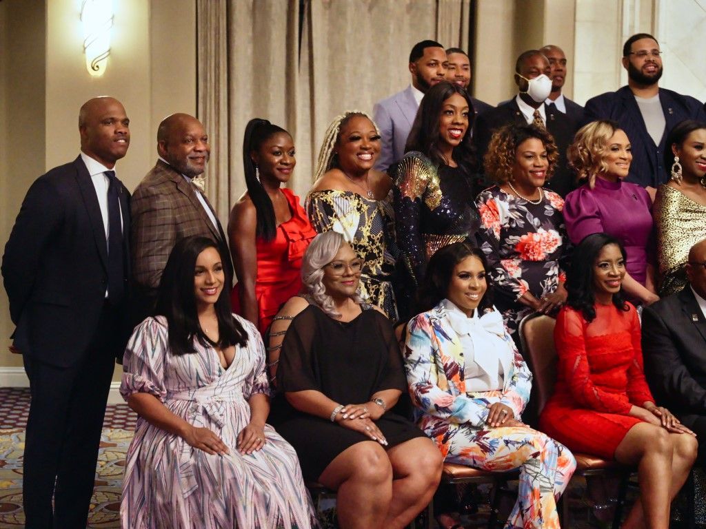 A group of people are posing for a picture together.