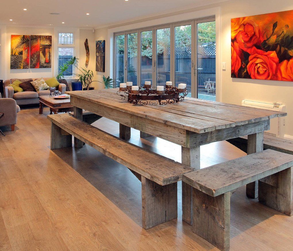 soggiorno con panca in legno