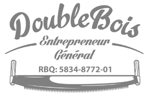 Un logo noir et blanc pour double bois entrepreneur général avec une scie.