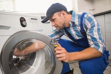 repair technician and washing machine