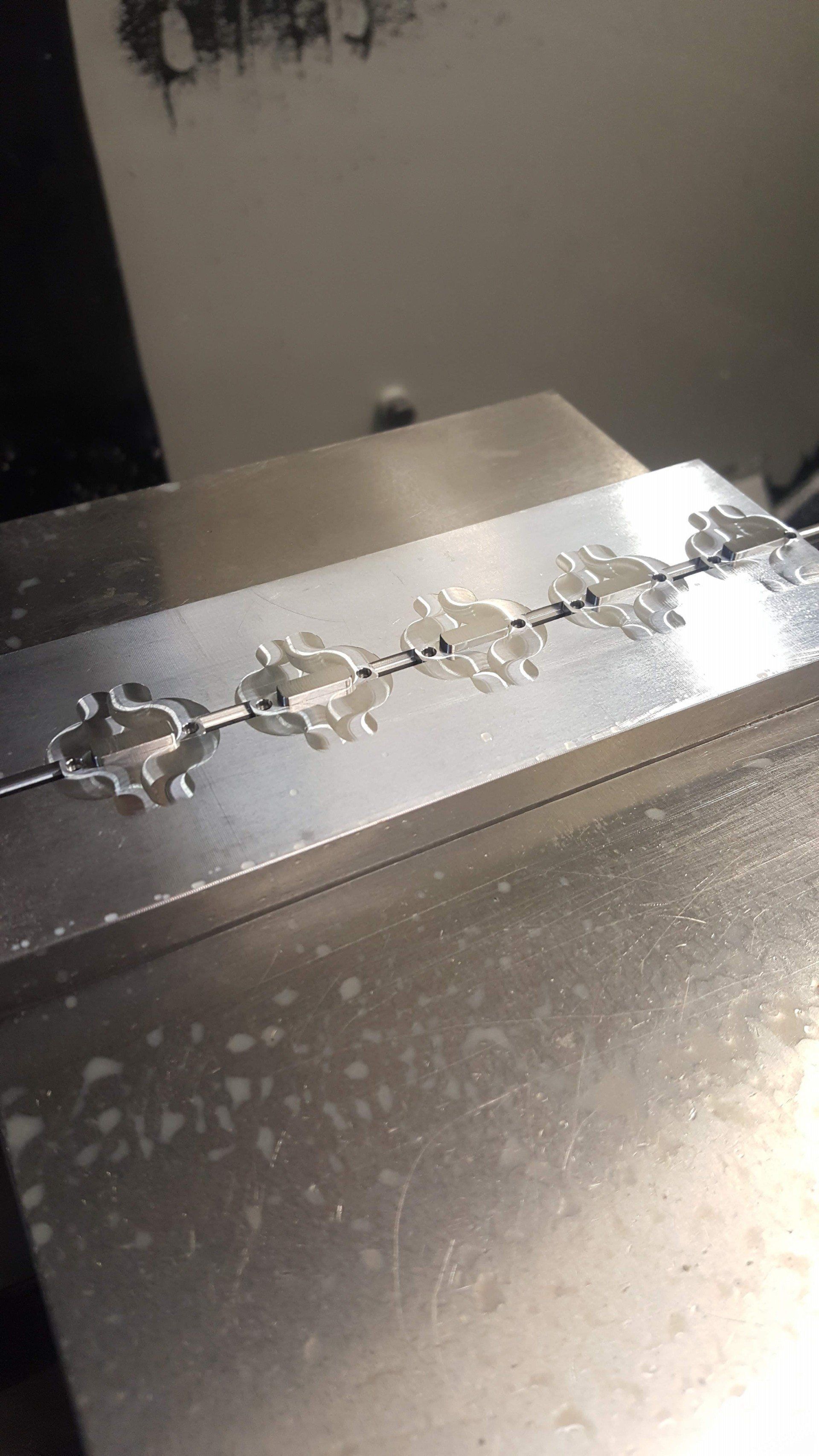 A piece of metal is sitting on top of a metal table.