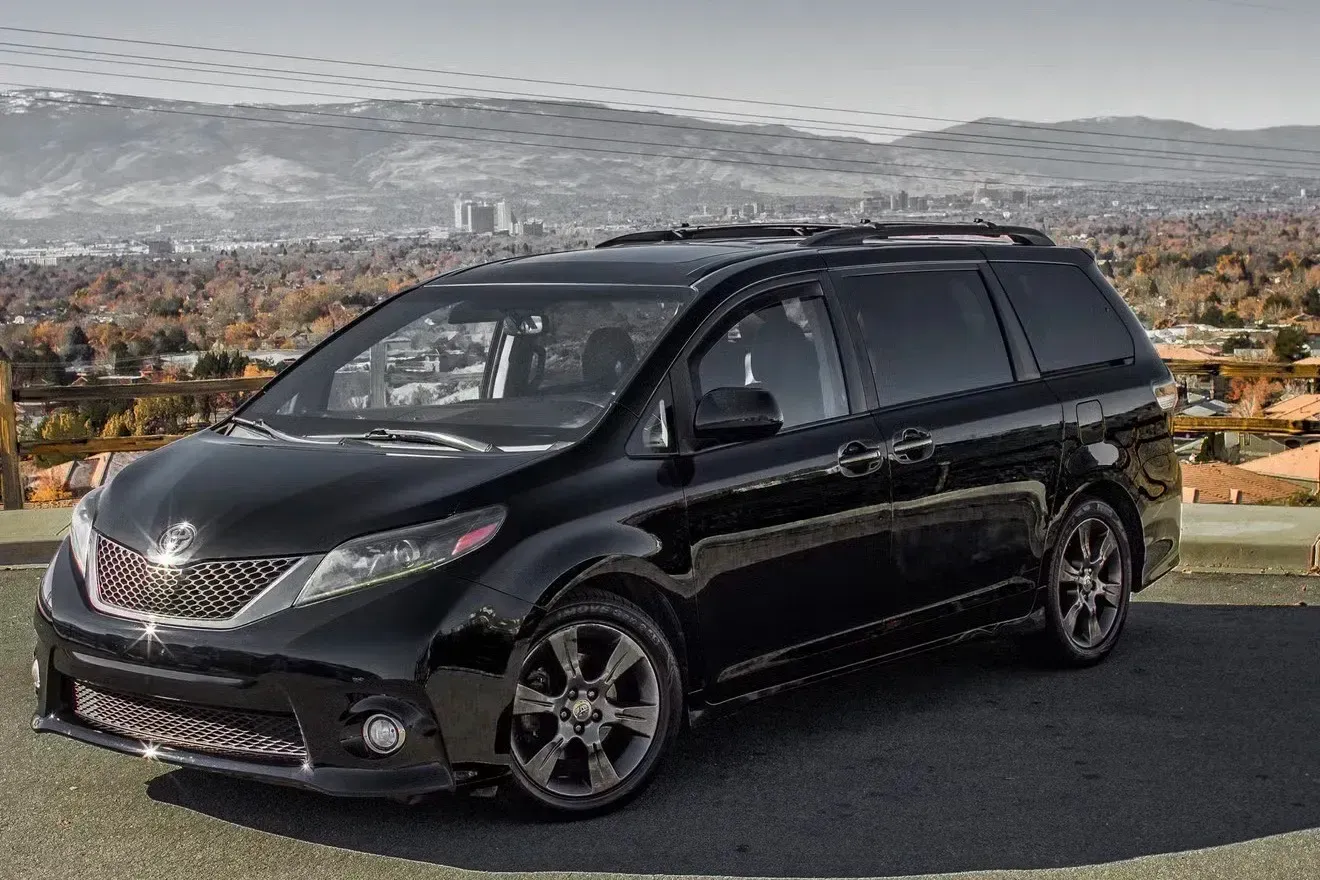 Black Toyota Sienna minivan with roof rack, parked overlooking a city | Nonstop Auto Reno, NV