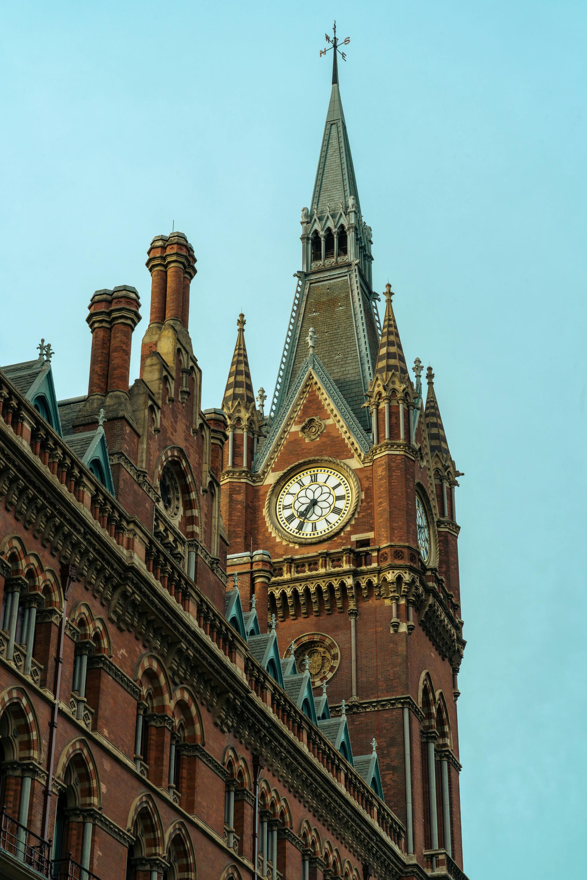 Two people drink from coffee cups near the Brooklyn Bridge and NYC skyline on a sunny day.