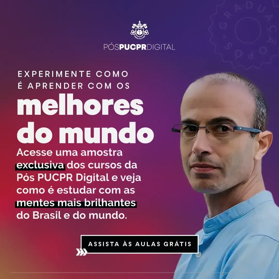 A man wearing glasses stands in front of a sign that says experimente como e aprender com os melhores do mundo